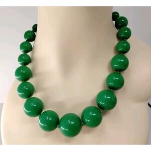 Necklace 17" Knotted‎ Green Bubblegum Chunky Cottage Core Glows